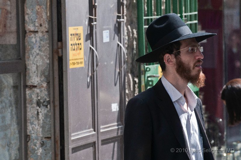 20100409_111145 D300.jpg - Man, Mea Shearim